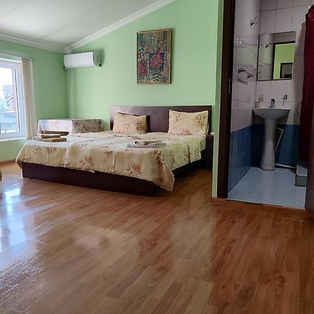 Bonjour House Hotel Jerevan Buitenkant foto